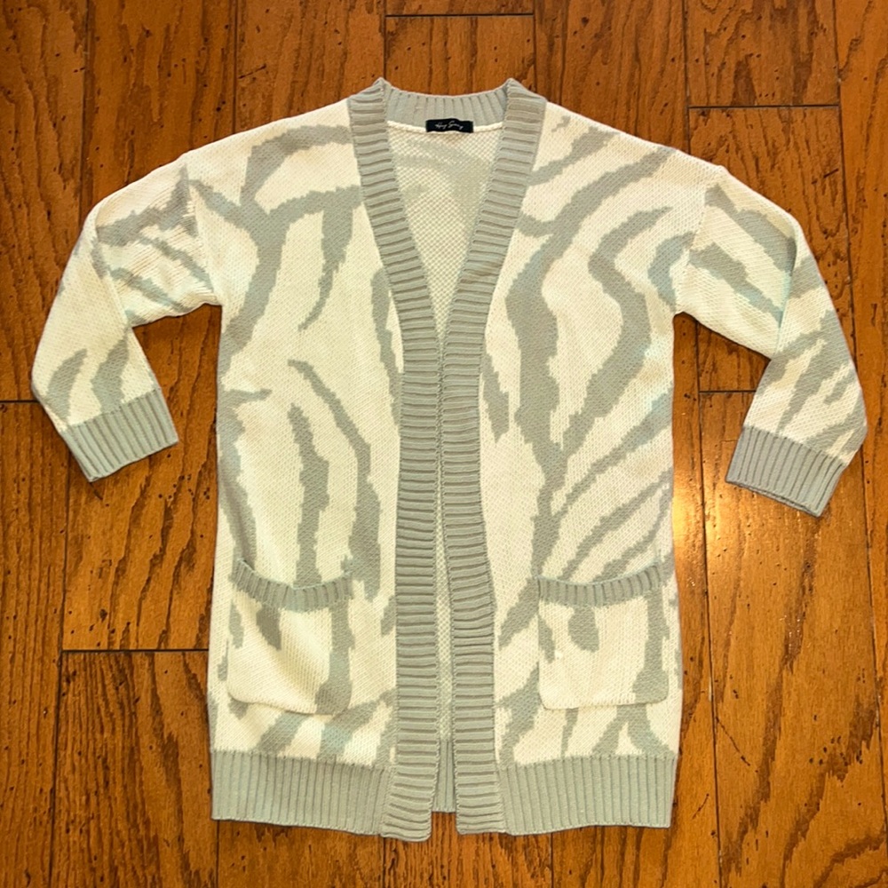 Pretty, unique gray and white patterned, sz. Small cardigan- never worn